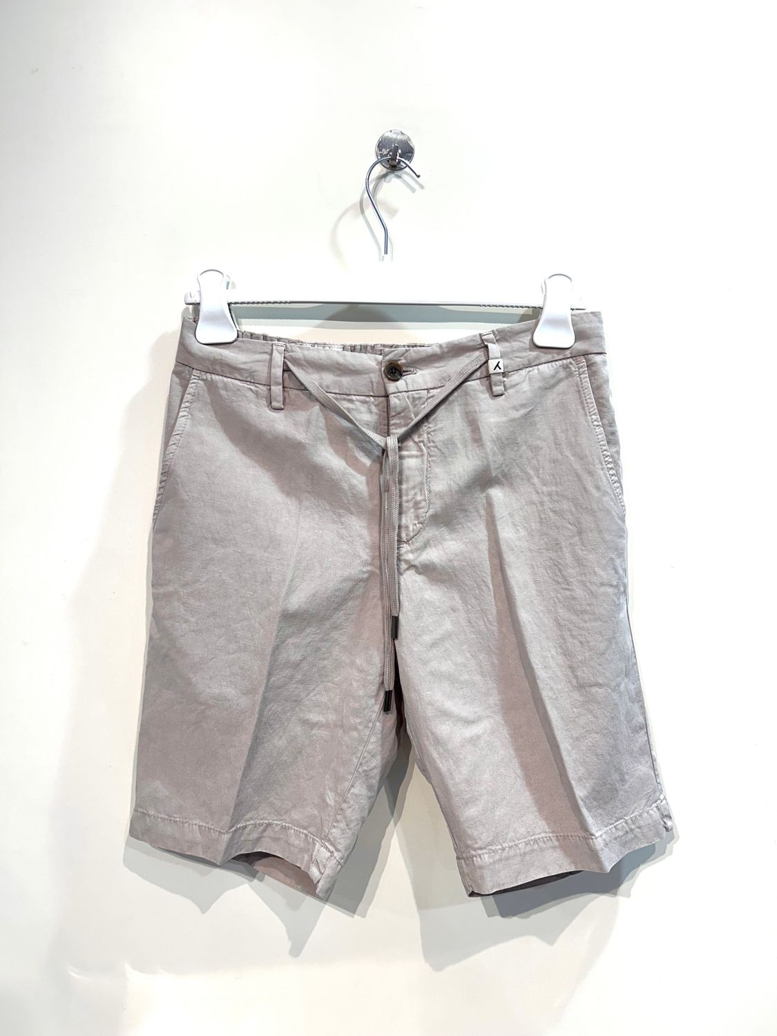 Bermuda fluido in lyocel lino e cotone con elastico e coulisse. Col. Naturale