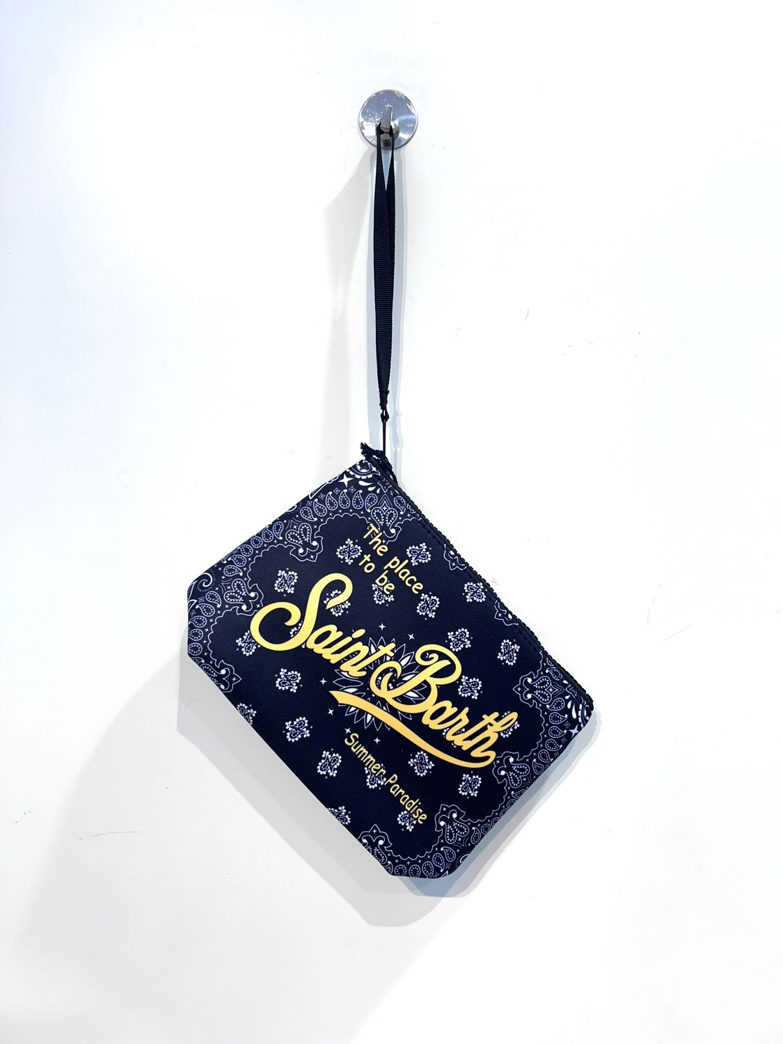 Pochette in neoprene stampa bandana. Col. Nero