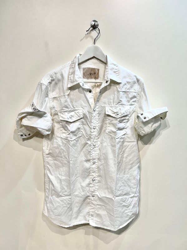 Camicia in oxford di cotone leggero con automatici . Col. Latte