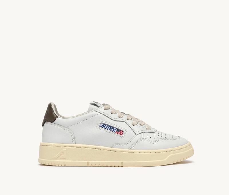 Sneaker AUTRY ispirata ai modelli vintage anni 80.  Col. Bianco / Fango  NEW AUTUNNO INVERNO 26/27