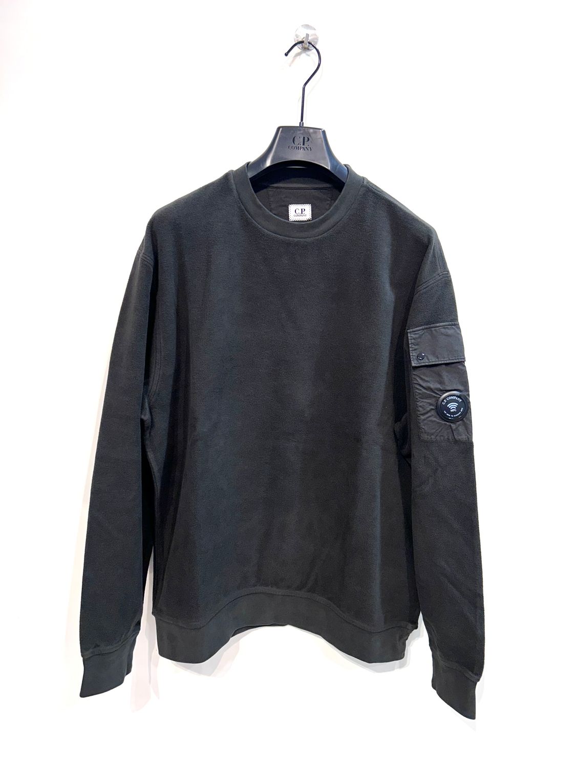 ​CP COMPANY Felpa girocollo in fleece di cotone smerigliato rovesciata. Col. Antracite