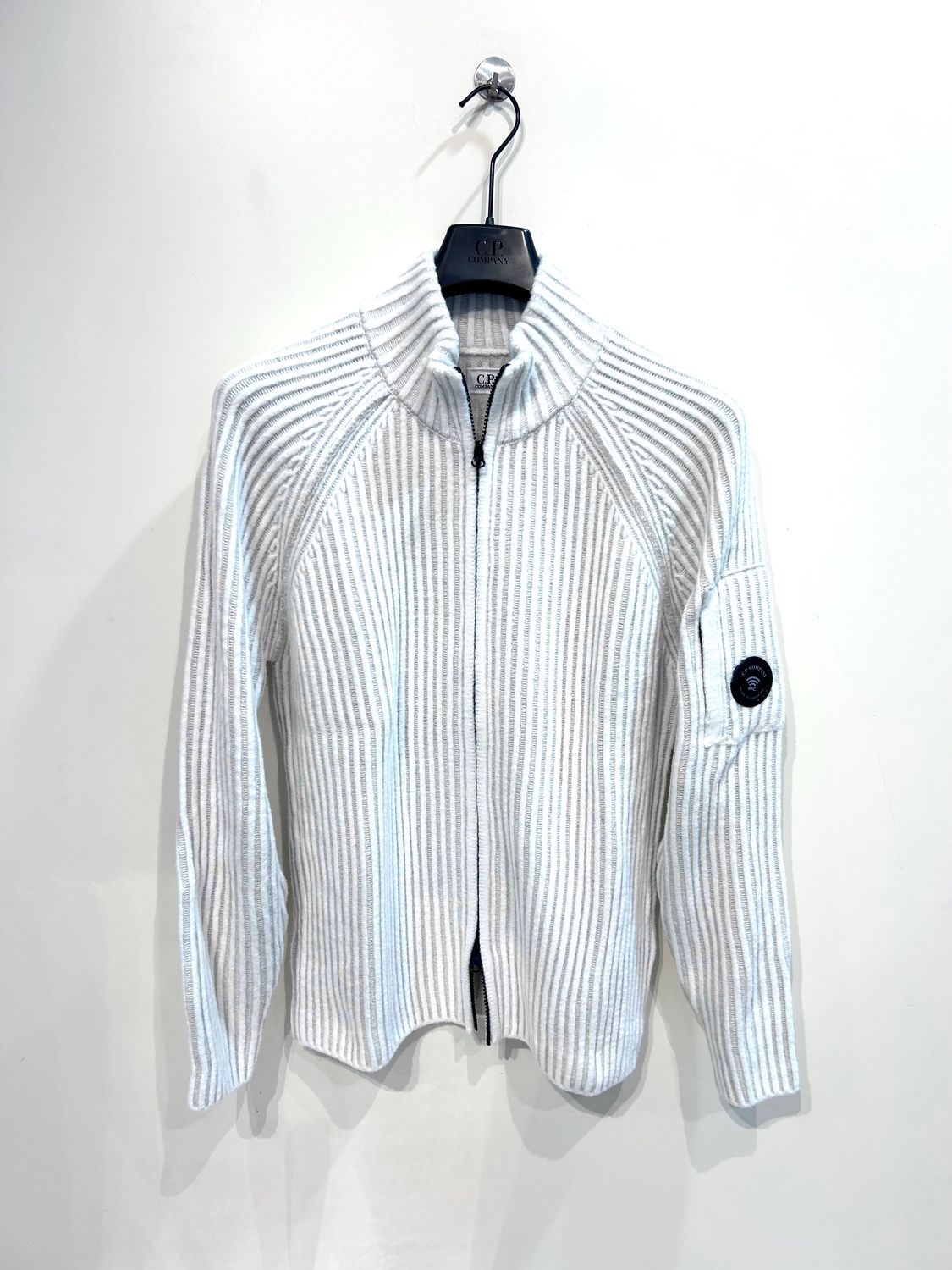 CP COMPANY Maglia costina di poly e lana full zip vanise’. Col. Ghiaccio