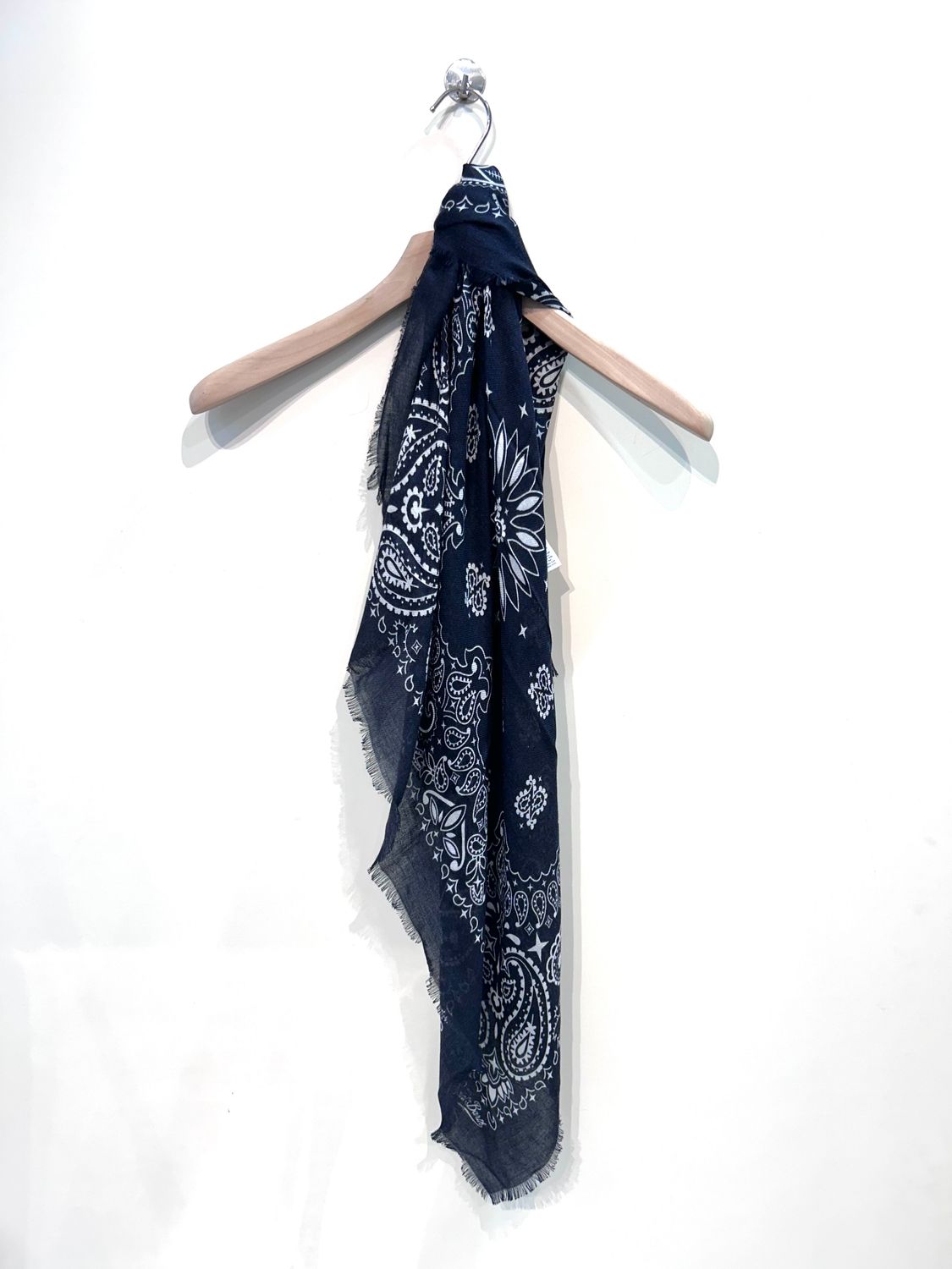 SAINT BARTH Bandana quadrata in viscosa e lana fantasia. Col. Nero