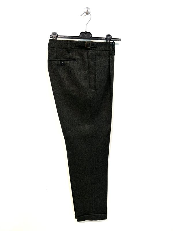 BERWICH Pantalone in pura lana con pence e laccetti. Col. Sigaro
