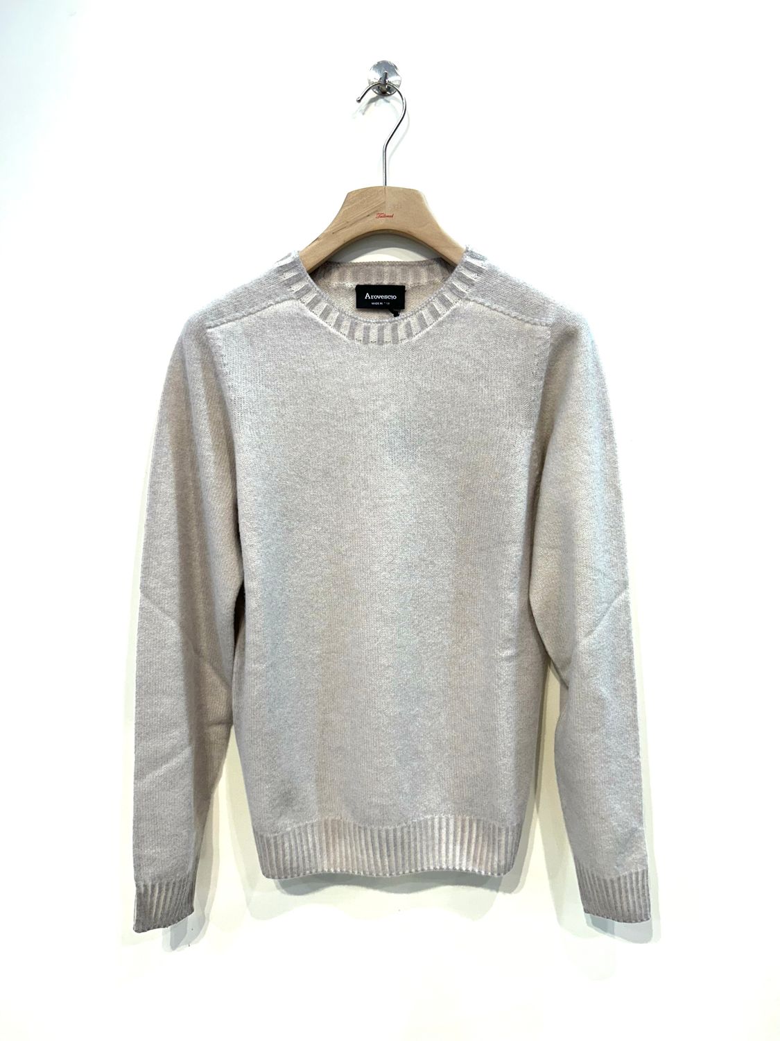 AROVESCIO Maglia girocollo in lana e cashmere tintura a freddo. Col. Gesso