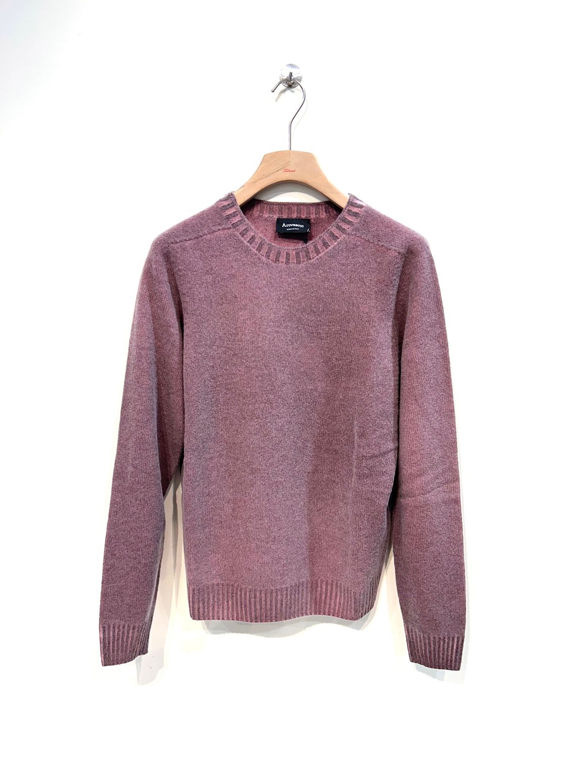 AROVESCIO Maglia girocollo in lana e cashmere tintura a freddo. Col. Cipolla