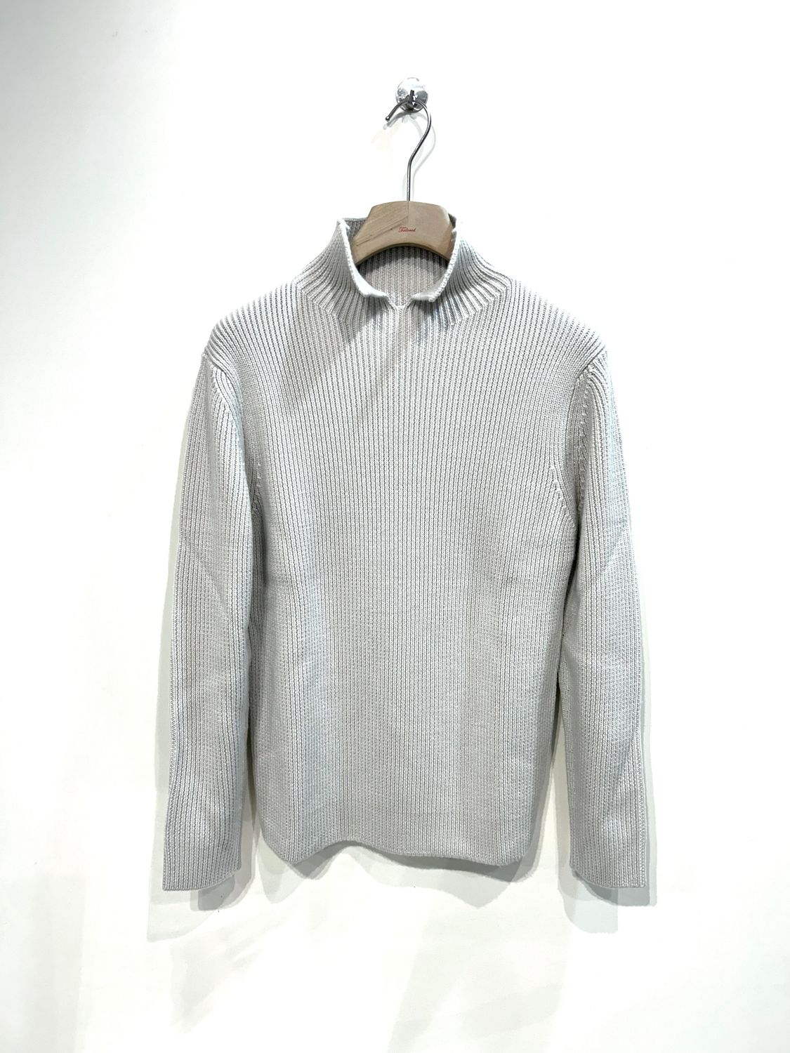KANGRA Maglia collo camino con spacco, pura lana. Col. Gesso