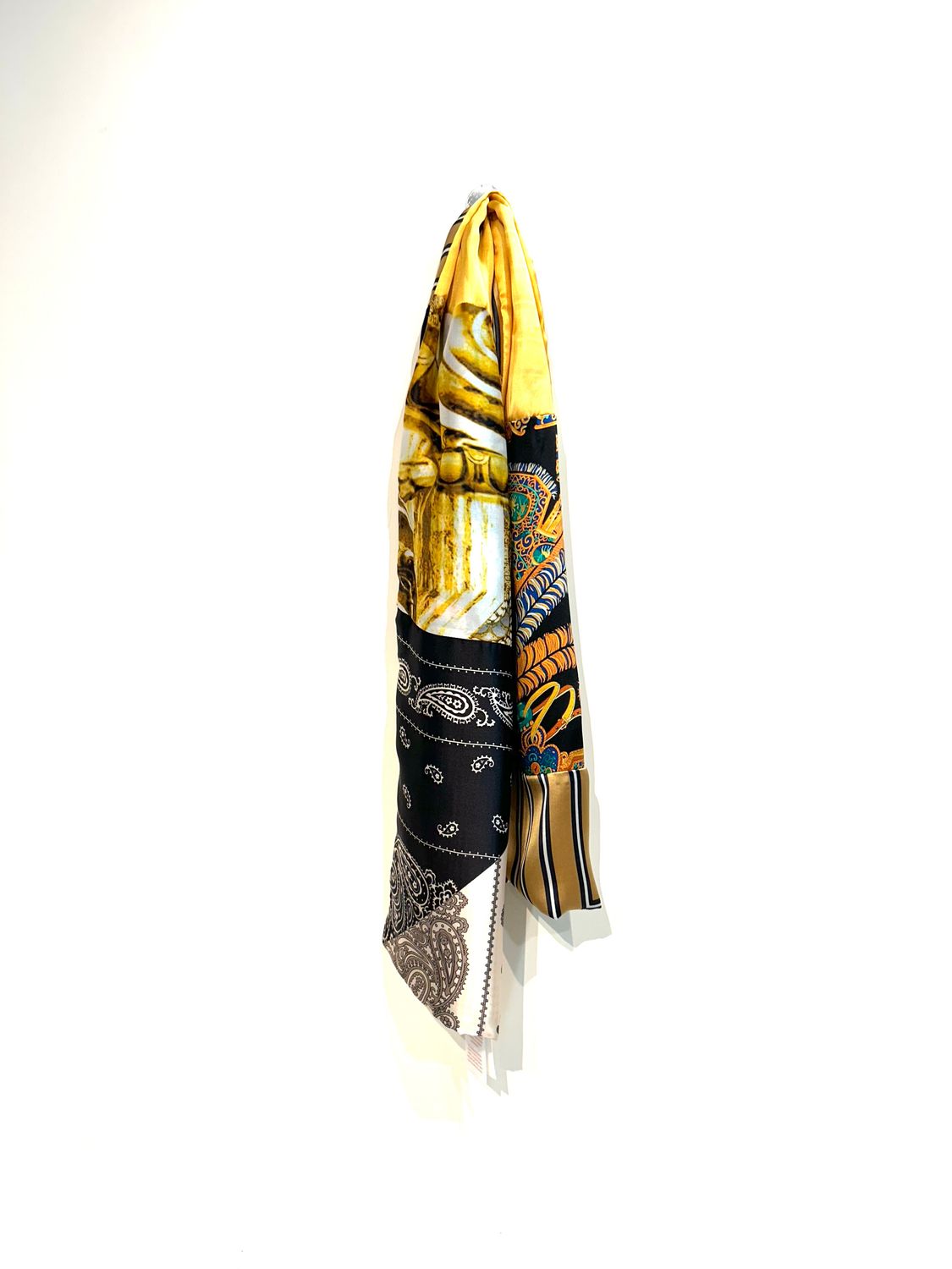 RICCARDO FORCONI  ​Foulard in pura seta patch. Col. Fantasia