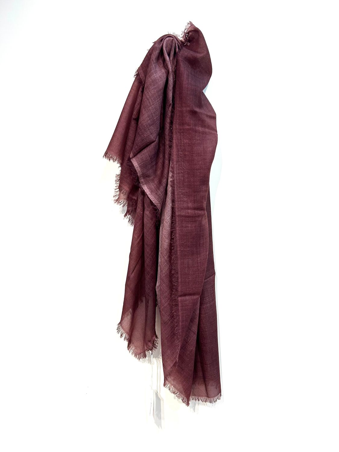 RICCARDO FORCONI Sciarpa in garza ultra light in puro cashmere, trattamento vintage artigianale. Col. Magenta