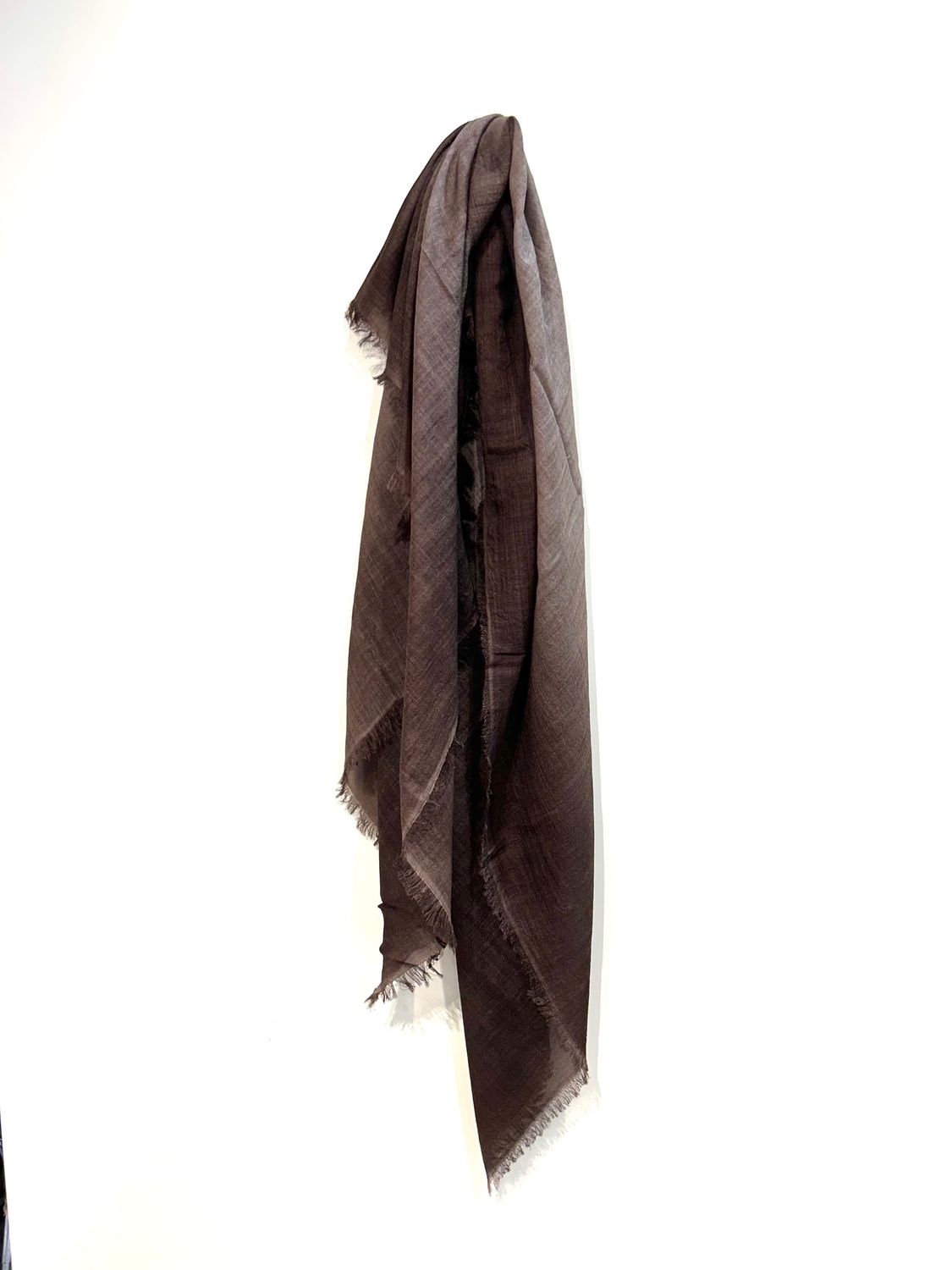 RICCARDO FORCONI Sciarpa in garza ultra light in puro cashmere, trattamento vintage artigianale. Col. Castagna