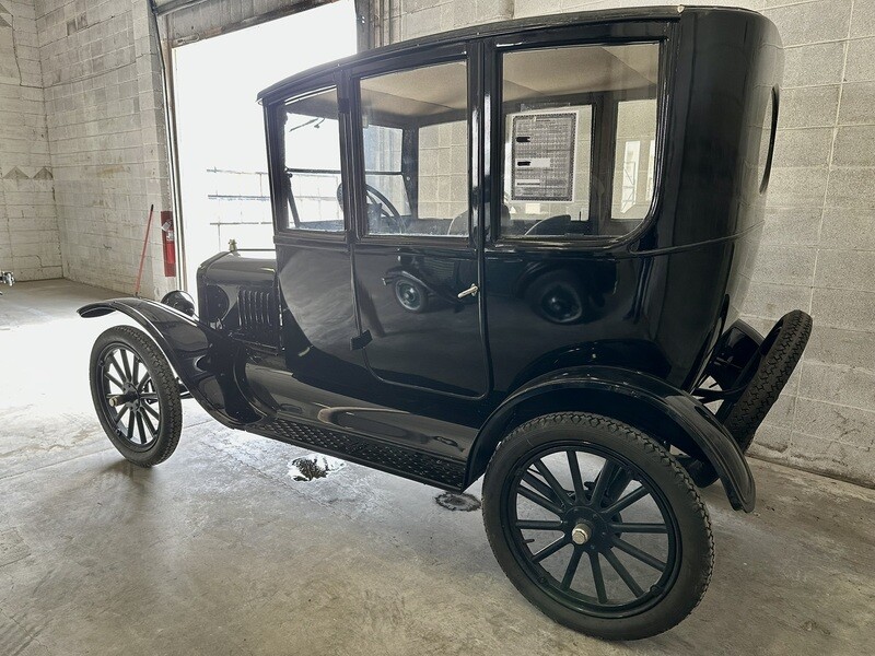 6 1921 FORD MODEL T