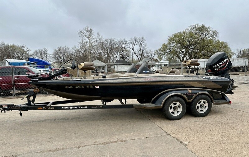 19 1999 Ranger 519V Bass Boat