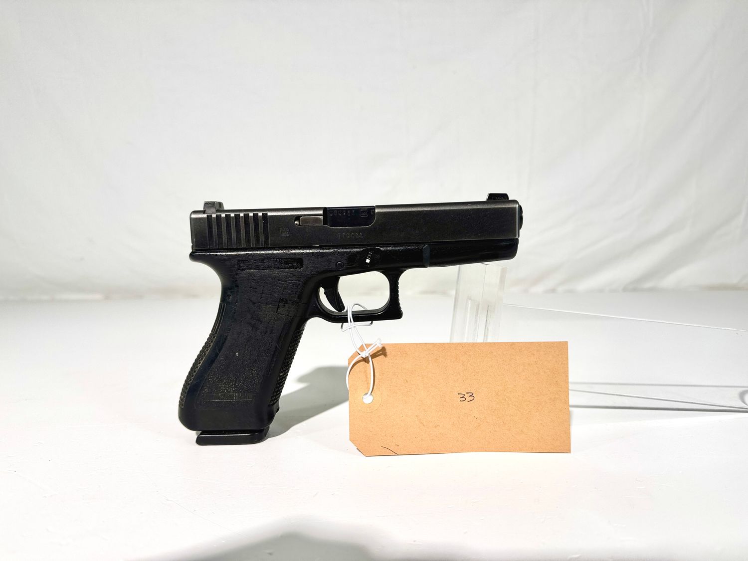 33 GLOCK 22, 40 S&amp;W CAL SEMI AUTO PISTOL
