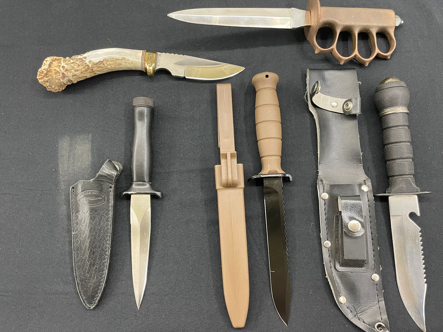 446 5 ASSORTED KNIVES