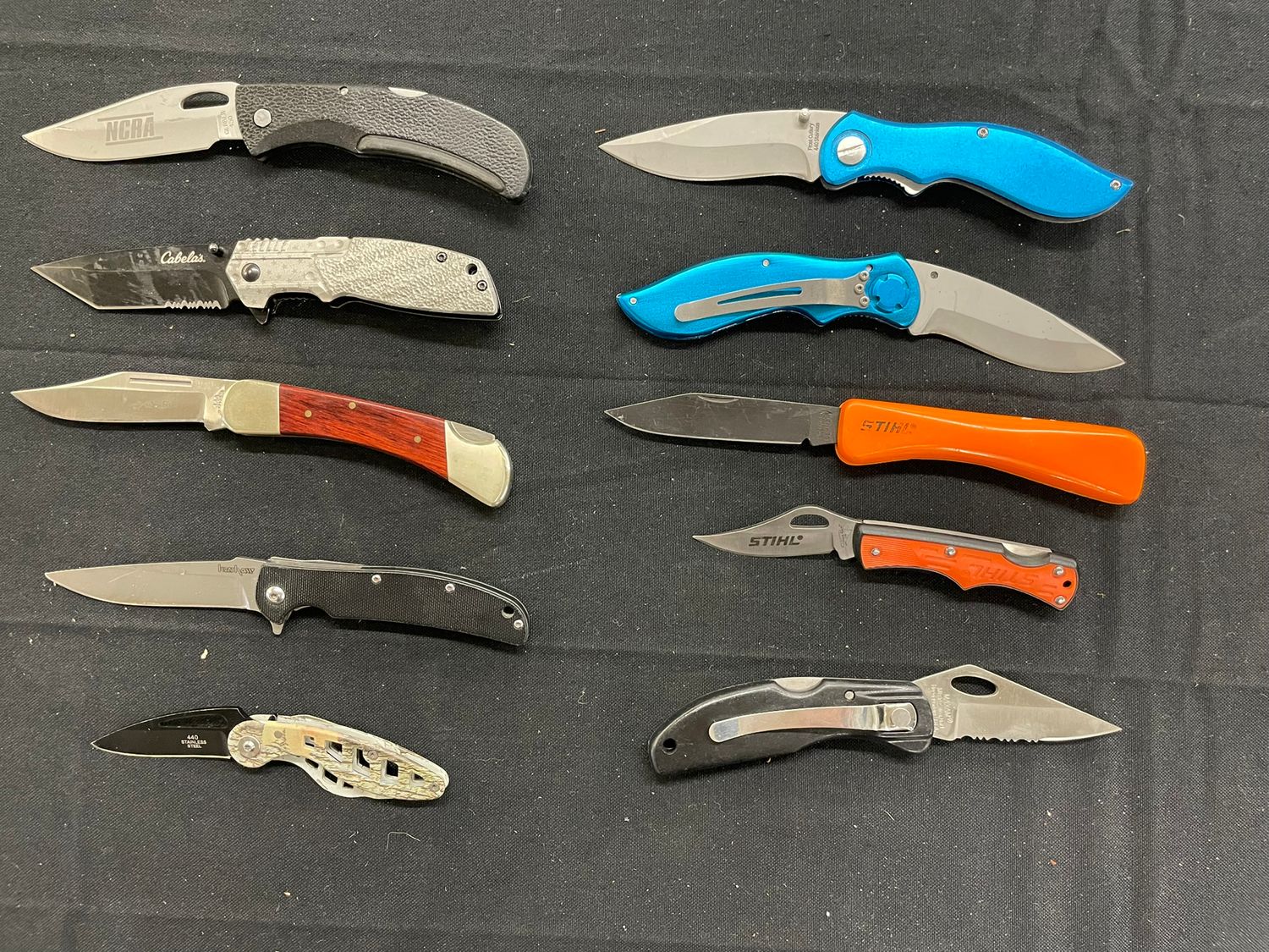 451 10 ASSORTED FOLDING KNIVES