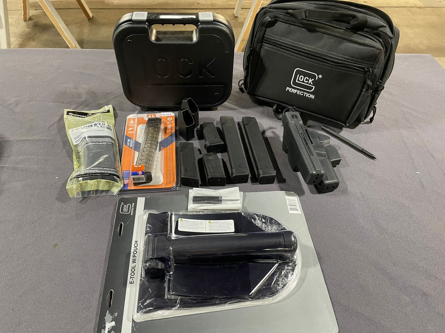 461 ASSORTED GLOCK MAGS &amp; MISCELLANEOUS