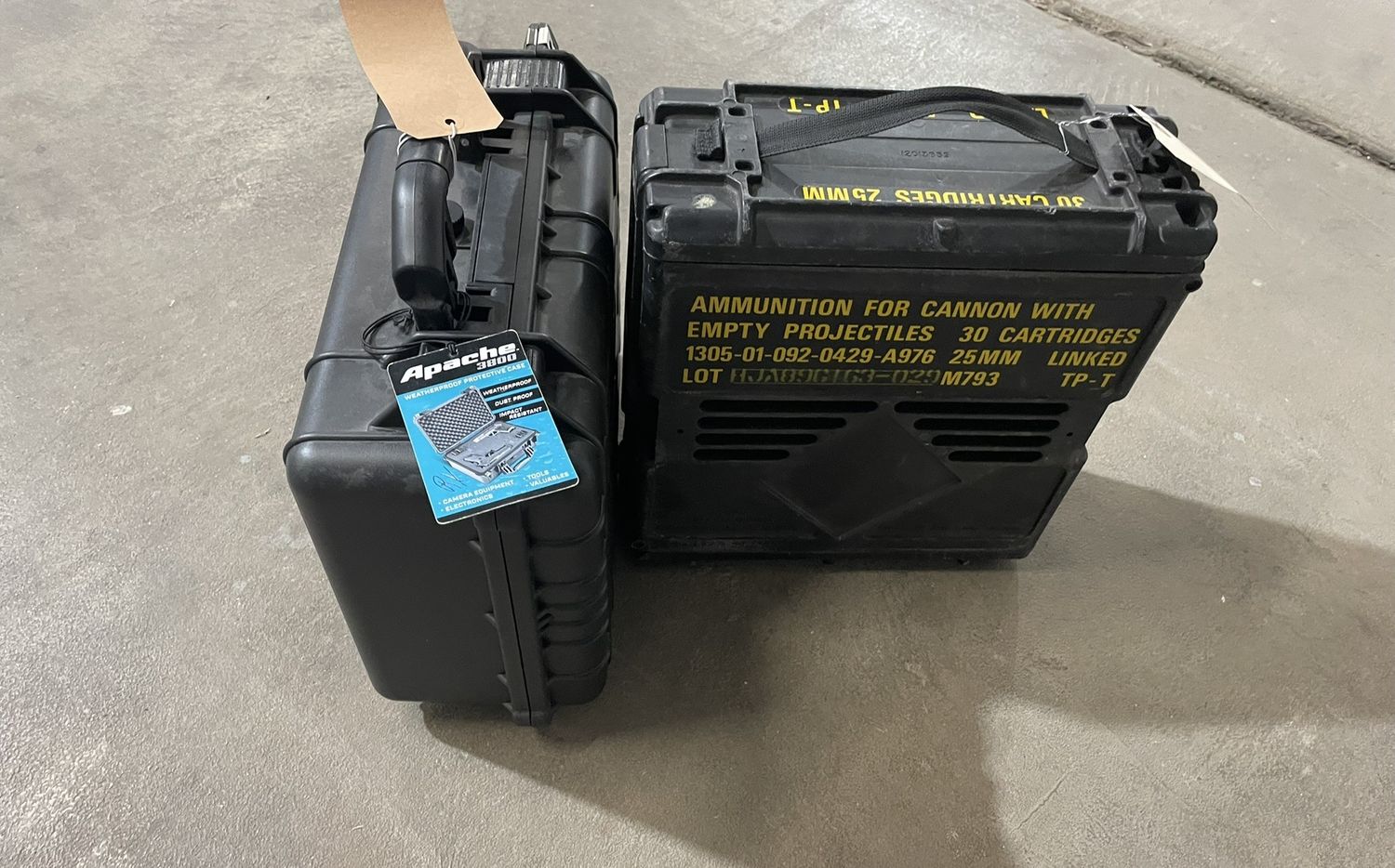 487 2 STORAGE CASES