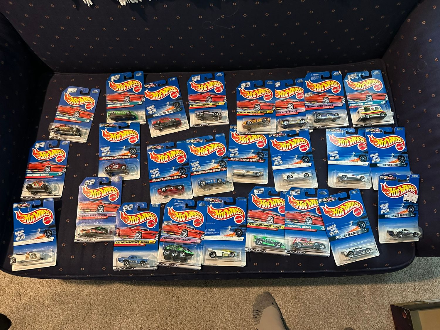 APPROX. 100 VINTAGE HOT WHEELS CARS IN THE PACKAGE