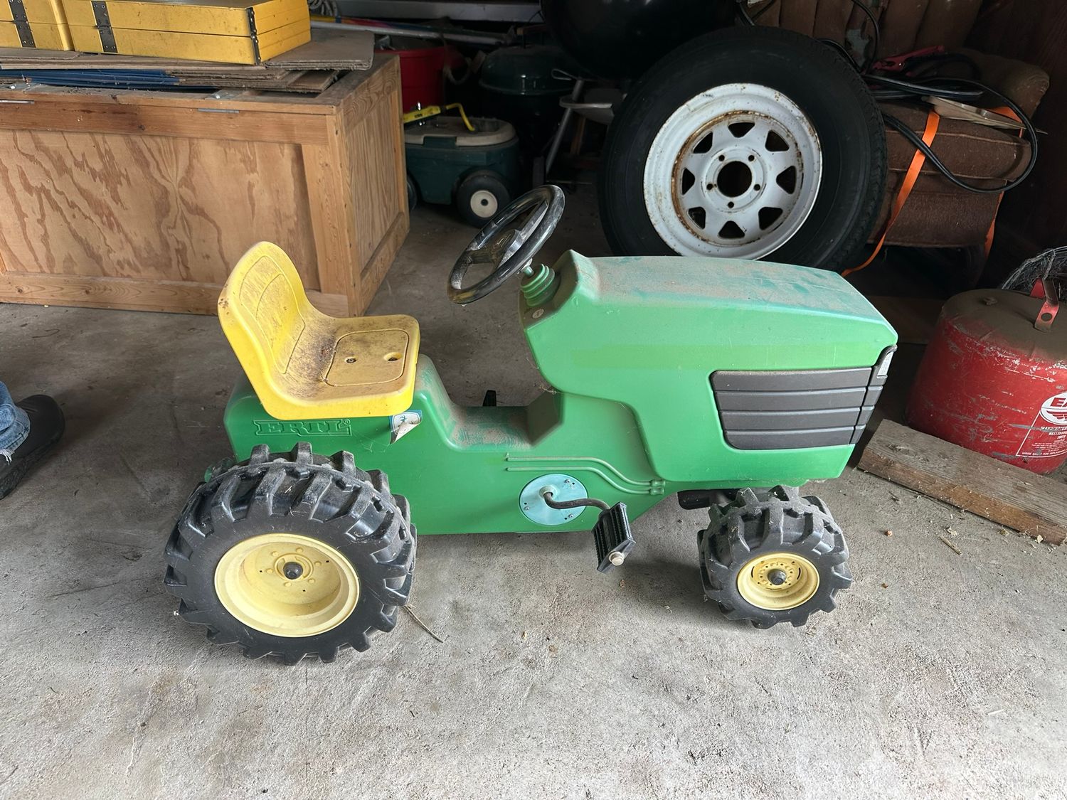ERTL CHILD&#39;S PEDAL JOHN DEERE TRACTOR