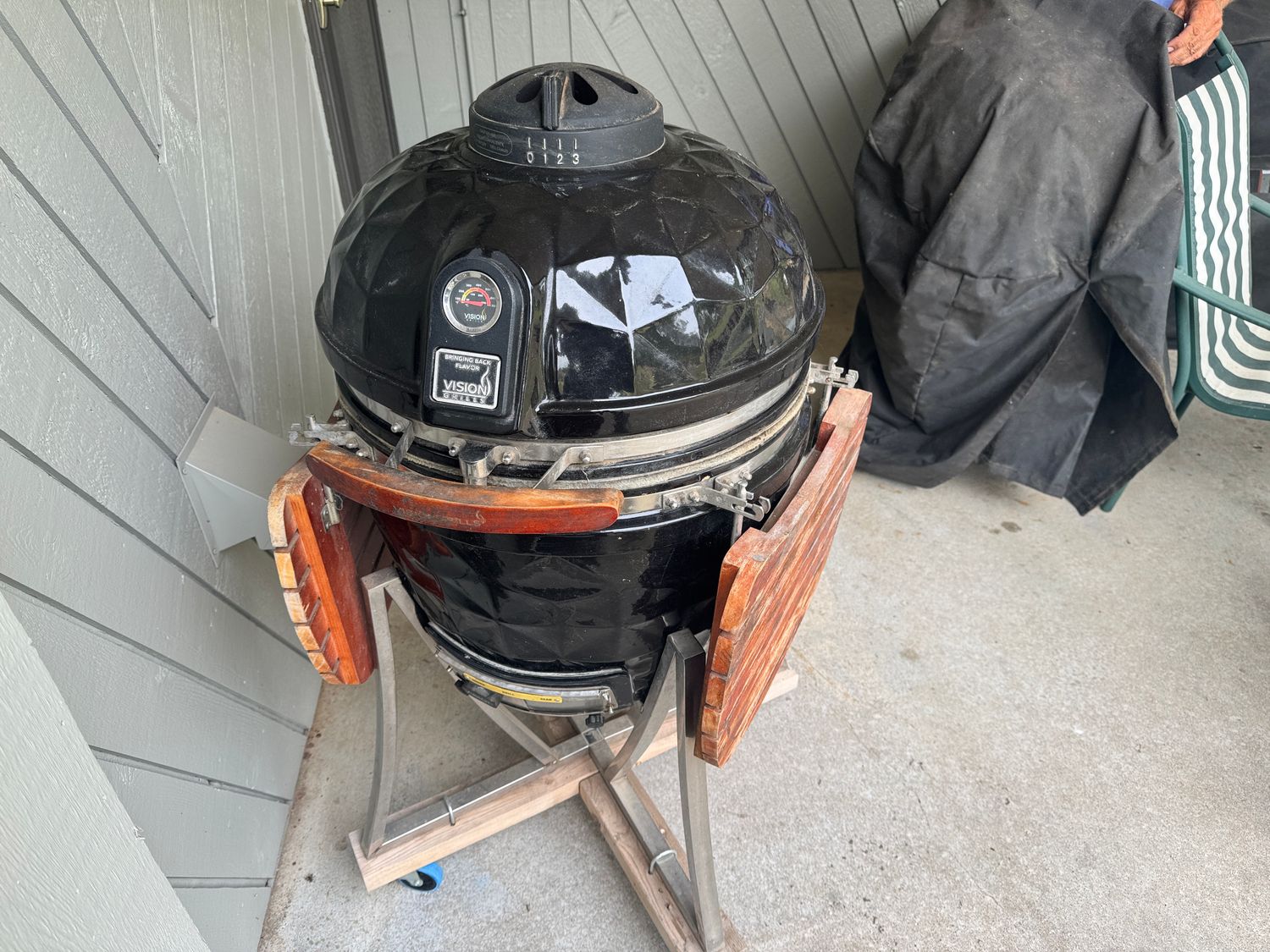 VISION GRILLS KAMADO GRILL