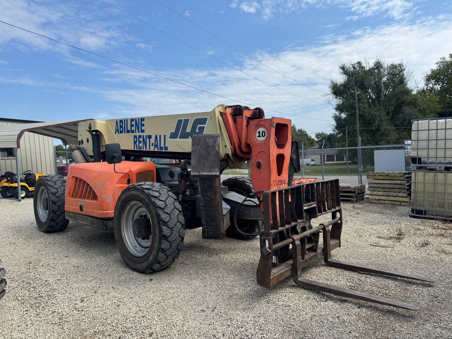 1 JLG G10-55A TELEHANDLER W/ GRADALL FORK ATTACHMENT