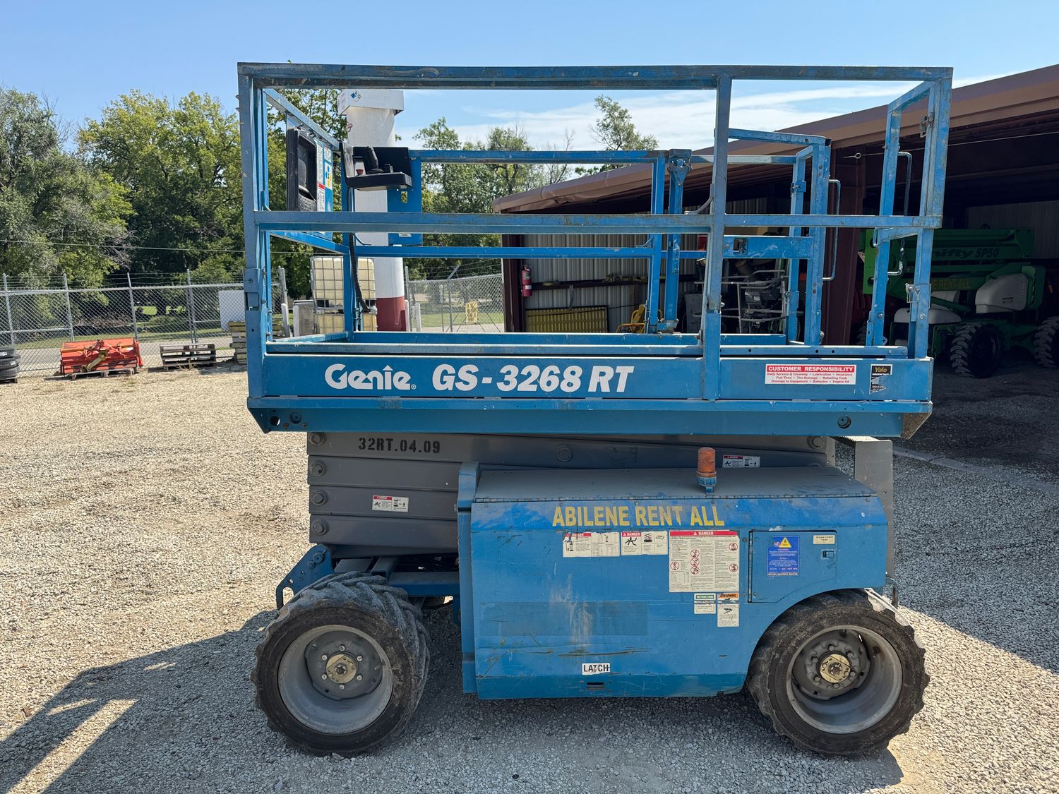 4 2004 GENIE GS-3268RT SELF-PROPELLED SCISSOR LIFT