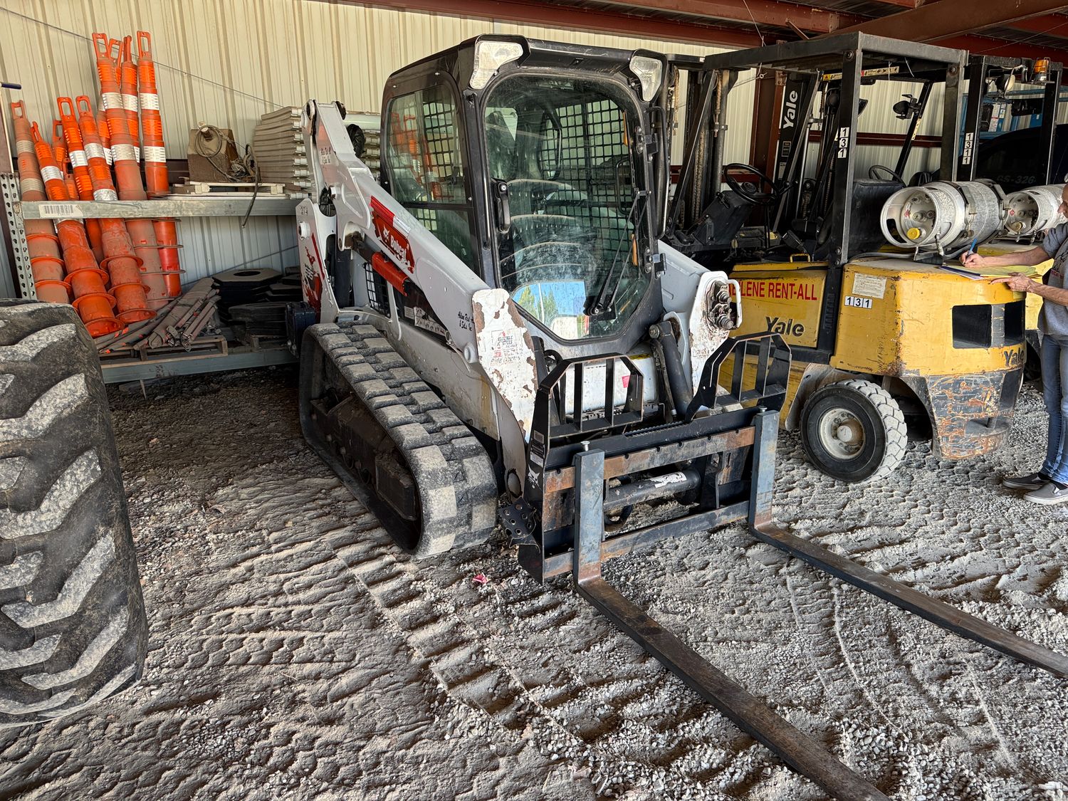 10 BOBCAT T595 COMPACT TRACK SKIDSTEER W/ FORKS