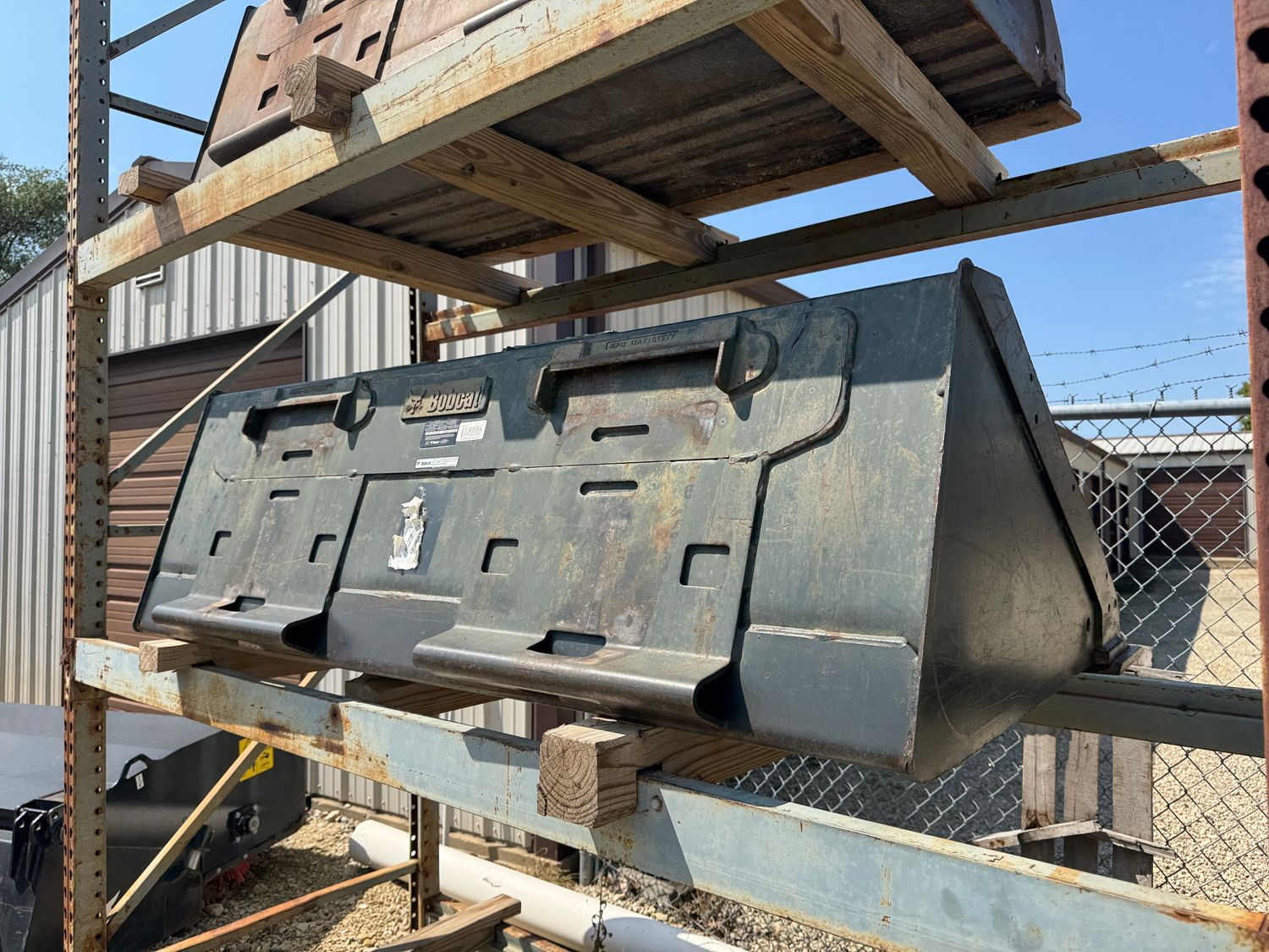 12 BOBCAT BUCKET MODEL 68 HEAVY DUTY