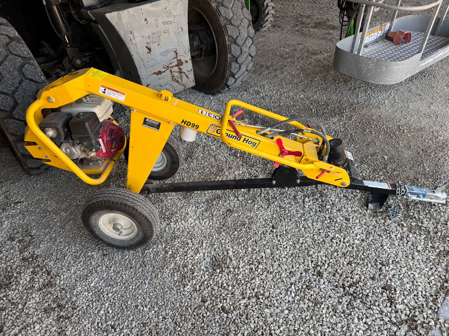 23 GROUNDHOG EARTHDRILL