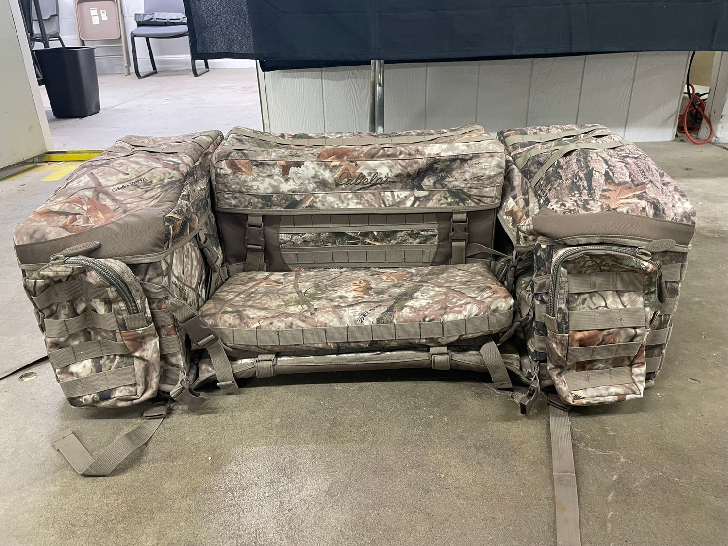 299A CABELA ZONZ LOUNGER/GEAR BOX