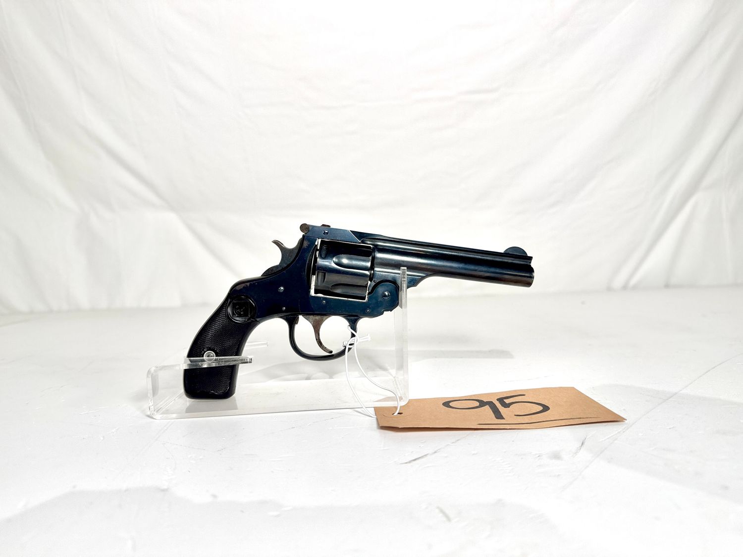 95 H &amp; R AUTO-EJECTING 32 S&amp;W 6 SHOT REVOLVER
