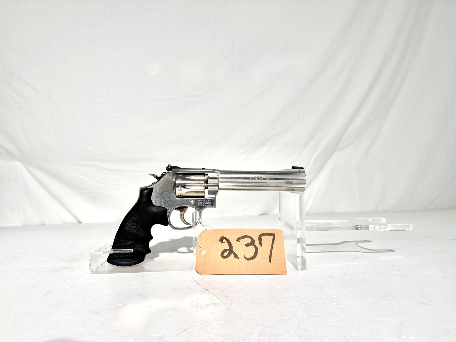 237 SMITH &amp; WESSON 617-S 22LR REVOLVER