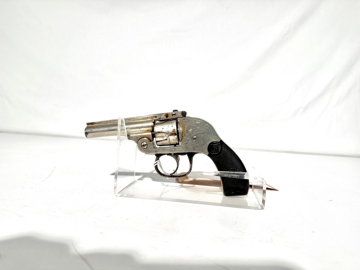 8 H &amp; R 22 cal hammerless revolver