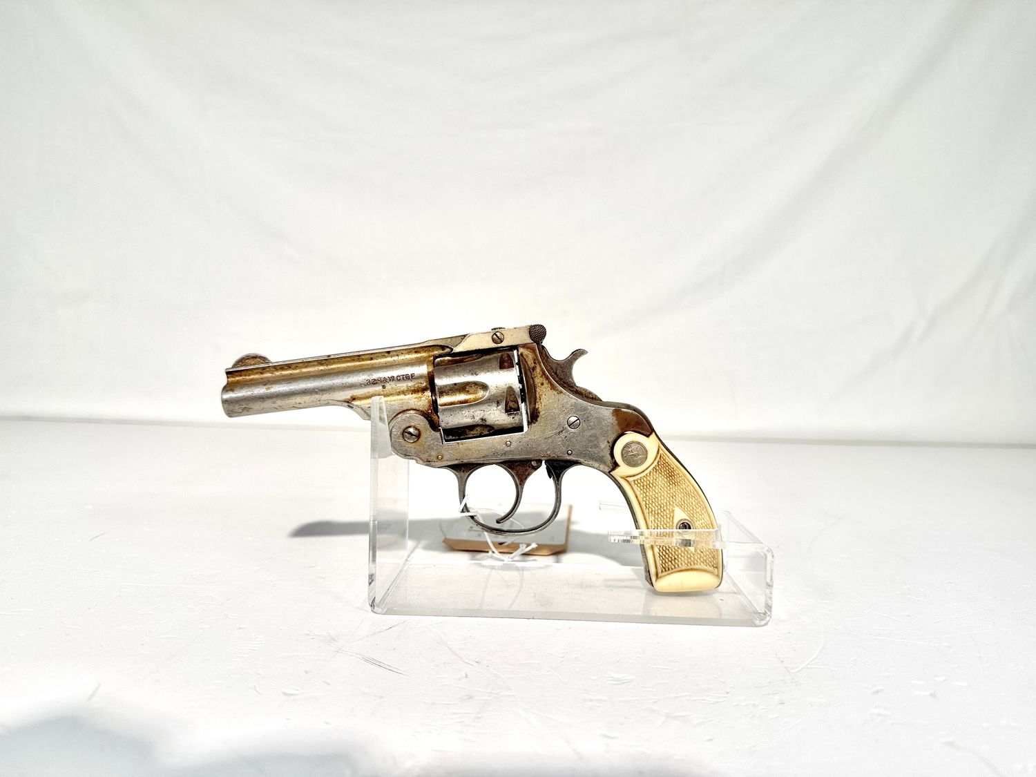 17 H &amp; R 32 S&amp;W top break revolver