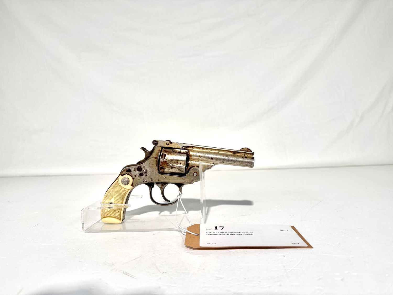 17 H &amp; R 32 S&amp;W top break revolver