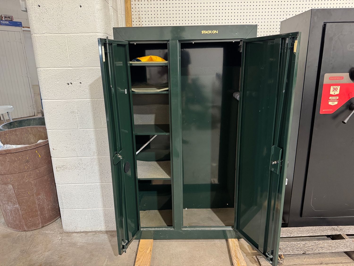 74H STACK ON STEEL SECURITY GUN CABINET