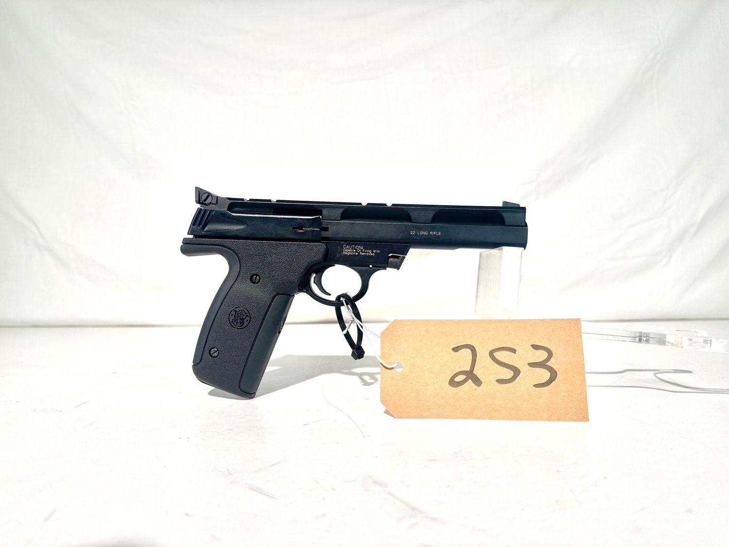 253 SMITH &amp; WESSON 22A 22 LR SEMI AUTO PISTOL