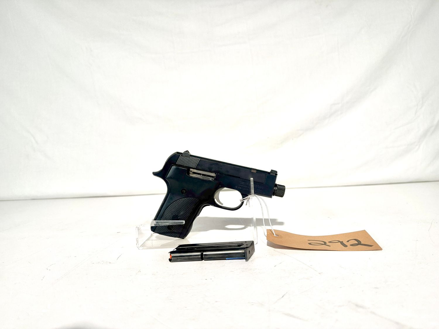 292 SMITH &amp; WESSON MODEL 2214 22LR SEMI AUTO PISTOL