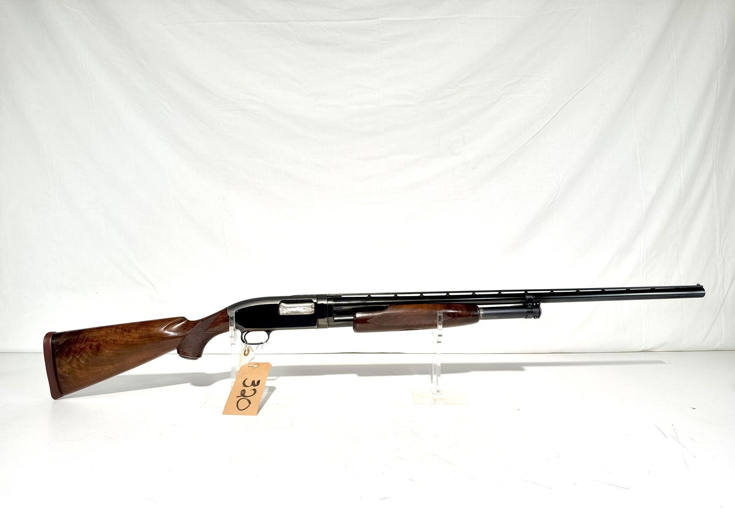 320 WINCHESTER MOD 12 12 GA PUMP SHOTGUN