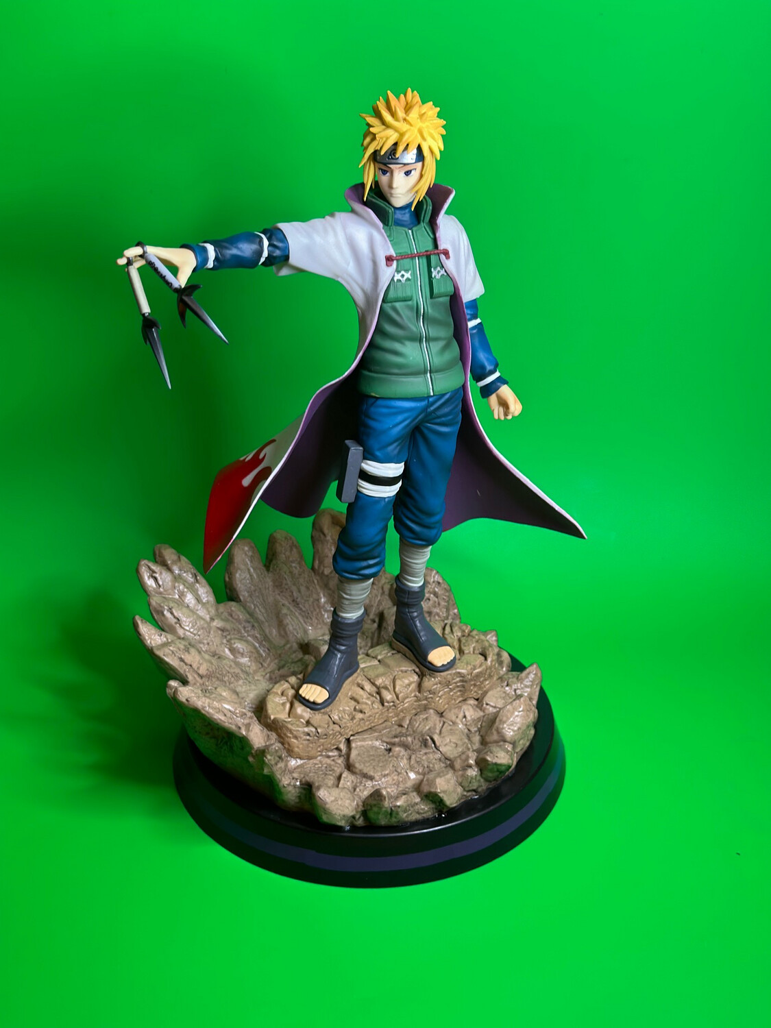 ფიგურა სადგამით - მინატო