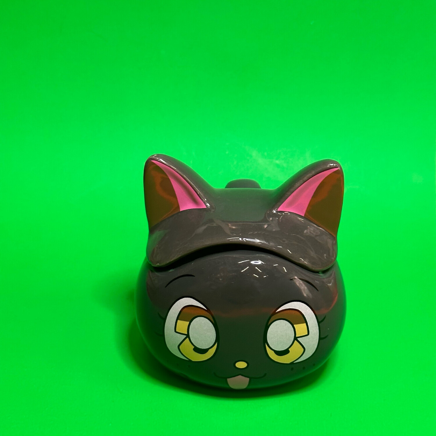ჭიქა - შავი კატა