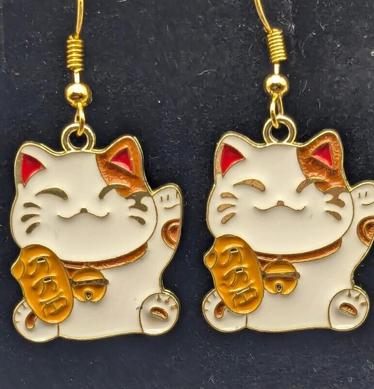 Lucky Cats with Fish Cakes