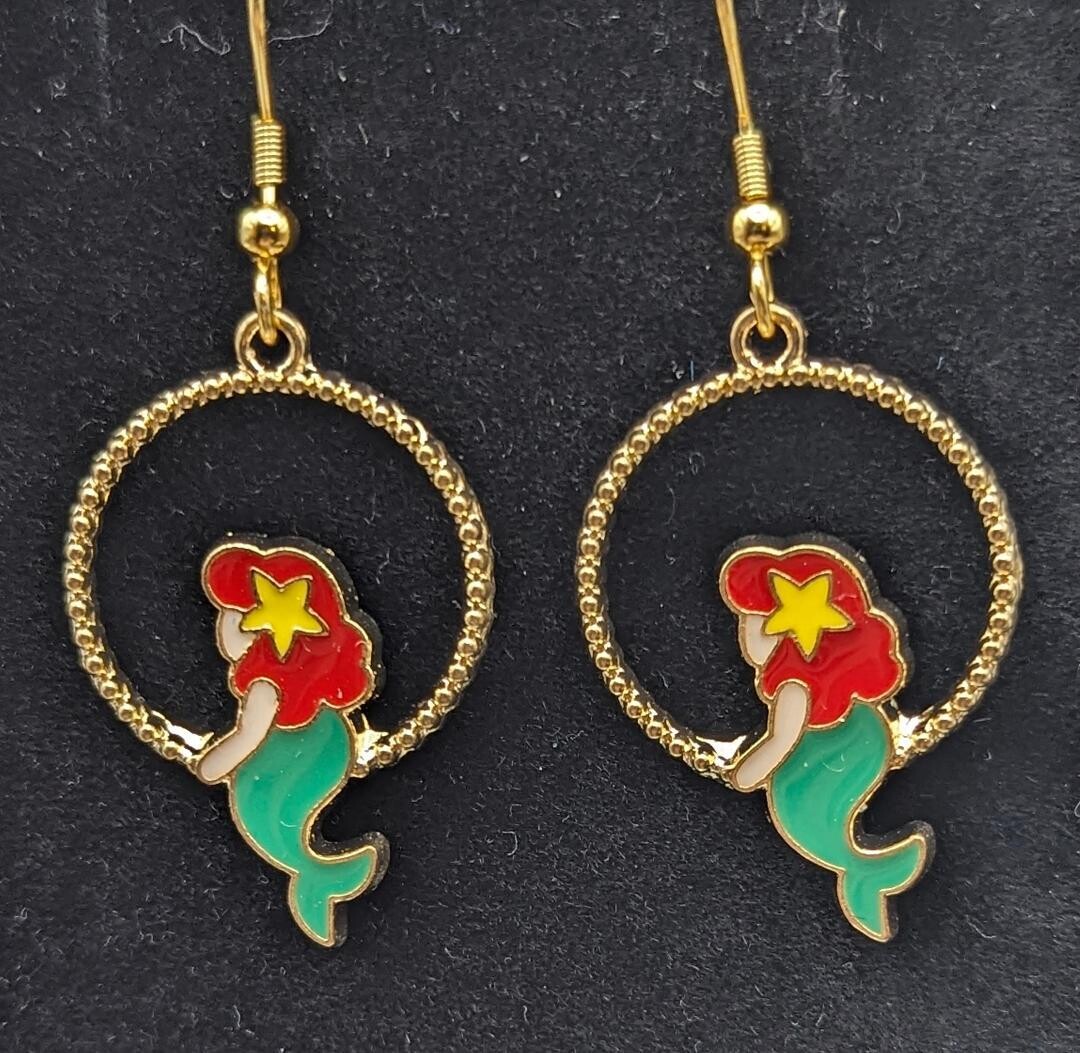 Little Mermaids on a Ring