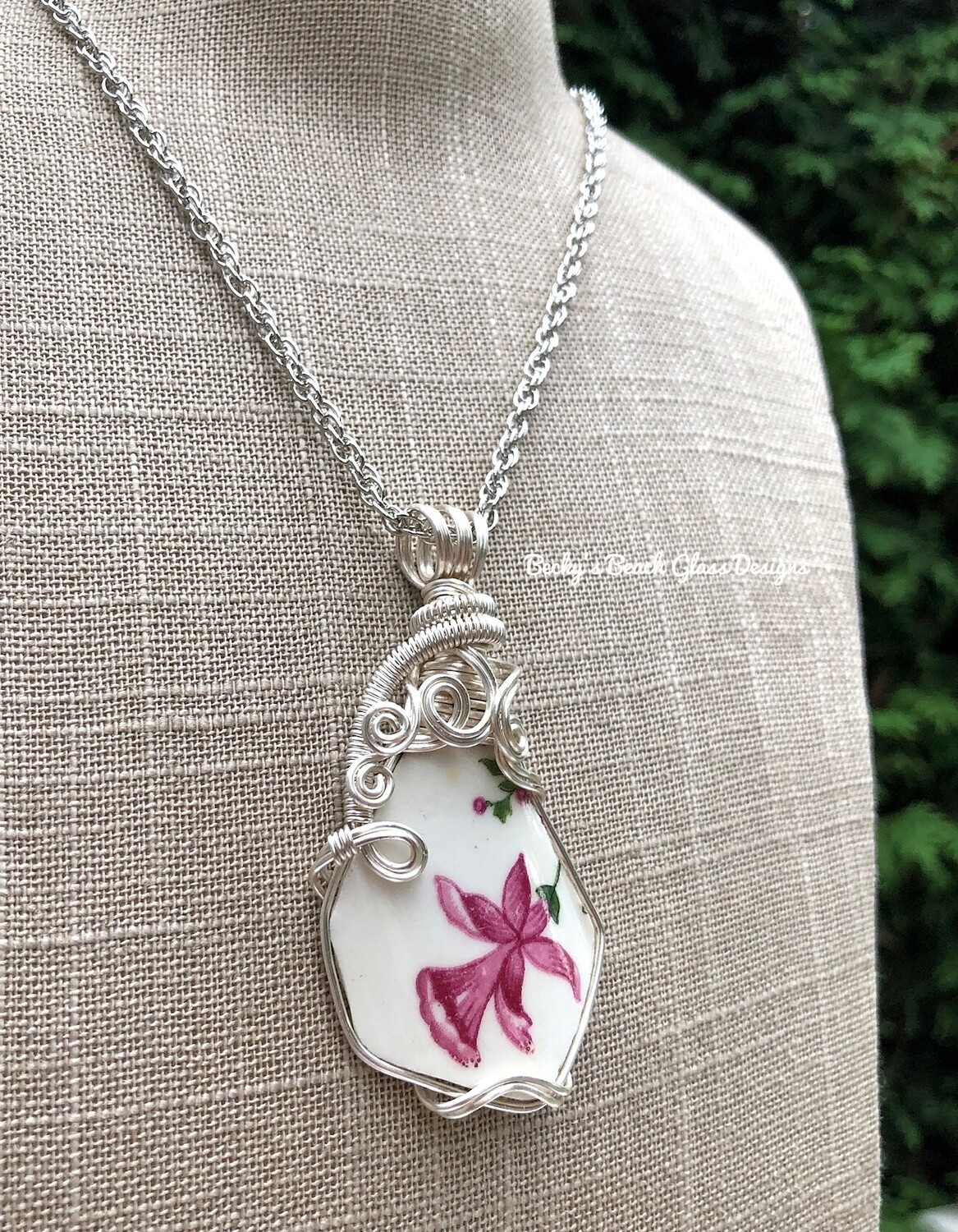 English Floral Sea Pottery Necklace