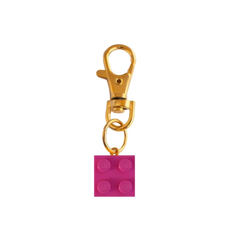 ​Dark Pink LEGO® brick 2x2 on a Gold keyring (keychain)