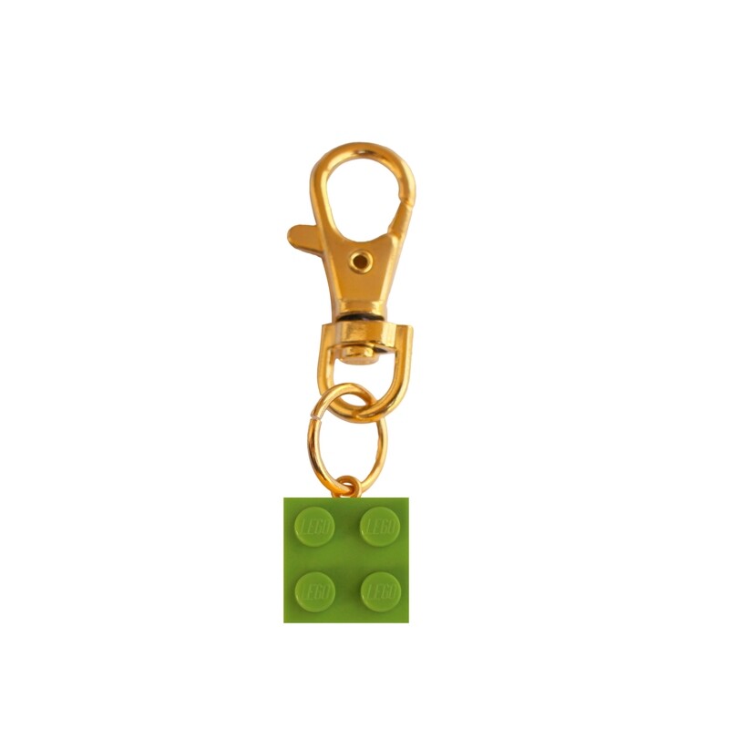 ​Light Green LEGO® brick 2x2 on a Gold keyring (keychain)