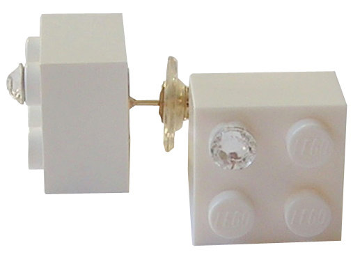 White LEGO® brick 2x2 with a ‘Diamond’ color SWAROVSKI® crystal on a Gold plated stud/silicone back stopper