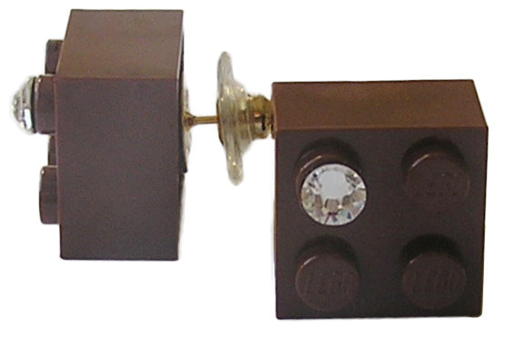 Brown LEGO® brick 2x2 with a ‘Diamond’ color SWAROVSKI® crystal on a Gold plated stud/silicone back stopper
