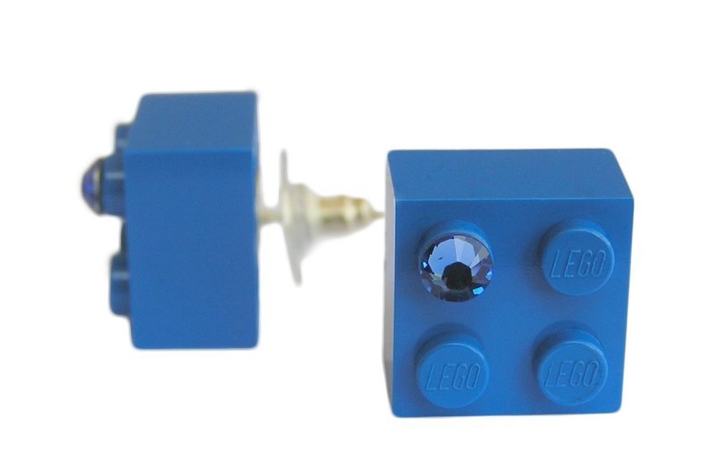 ​Dark Blue LEGO® brick 2x2 with a Blue SWAROVSKI® crystal on a Silver plated stud/silicone back stopper