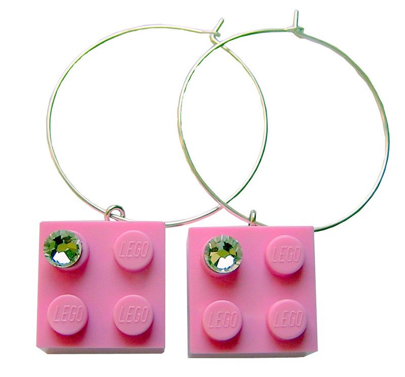 ​Light Pink LEGO® brick 2x2 with a ‘Diamond’ color SWAROVSKI® crystal on a Silver plated hoop